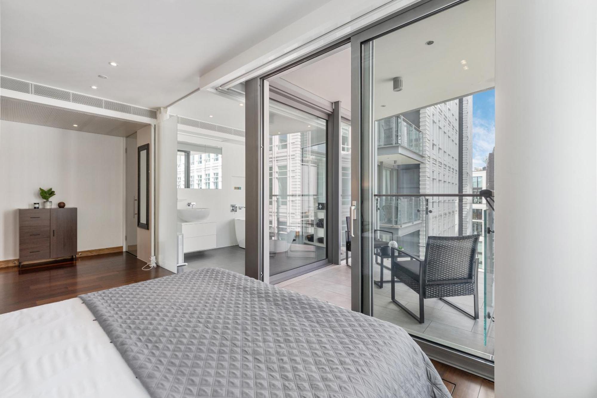 Appartamento 3bed 3bath With 2xbalconies In Londra
